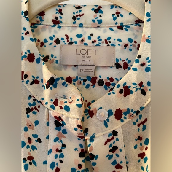 LOFT silky flowy blouse size small petite in very good condition - Picture 6 of 7